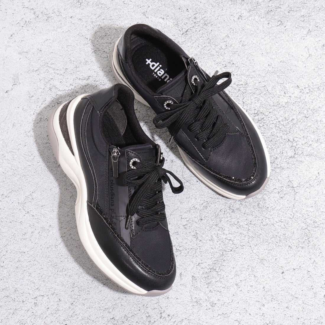 プラスダイアナ ＋diana オールウェザースニーカー （黒人工スムース