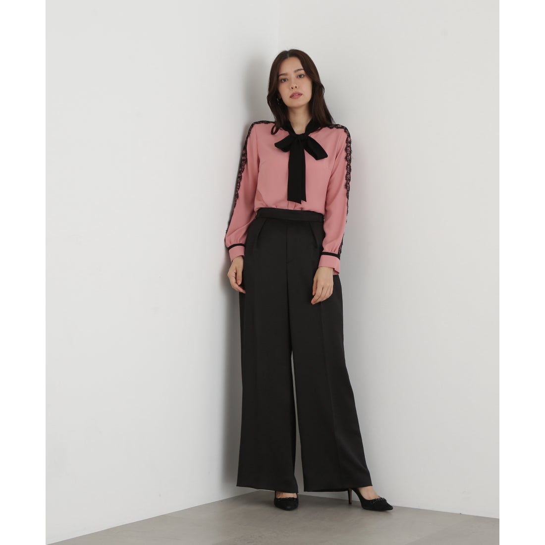 PINKY & DIANNE レースコンビバイカラーリボンブラウス エクリュ1