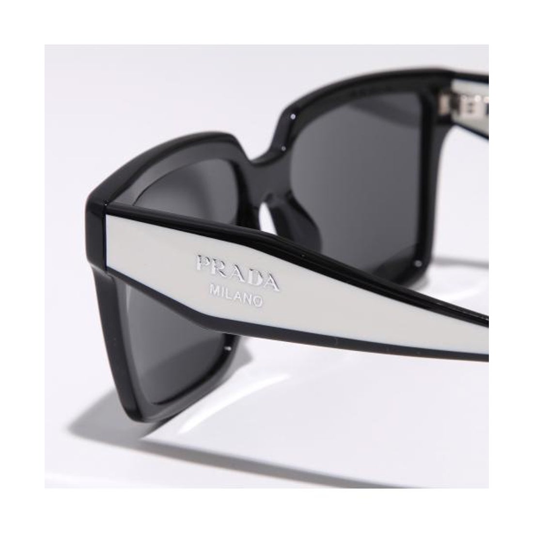 プラダ PRADA PRADA サングラス SPR 24Z ロゴ （1AB-5S0/BLACK