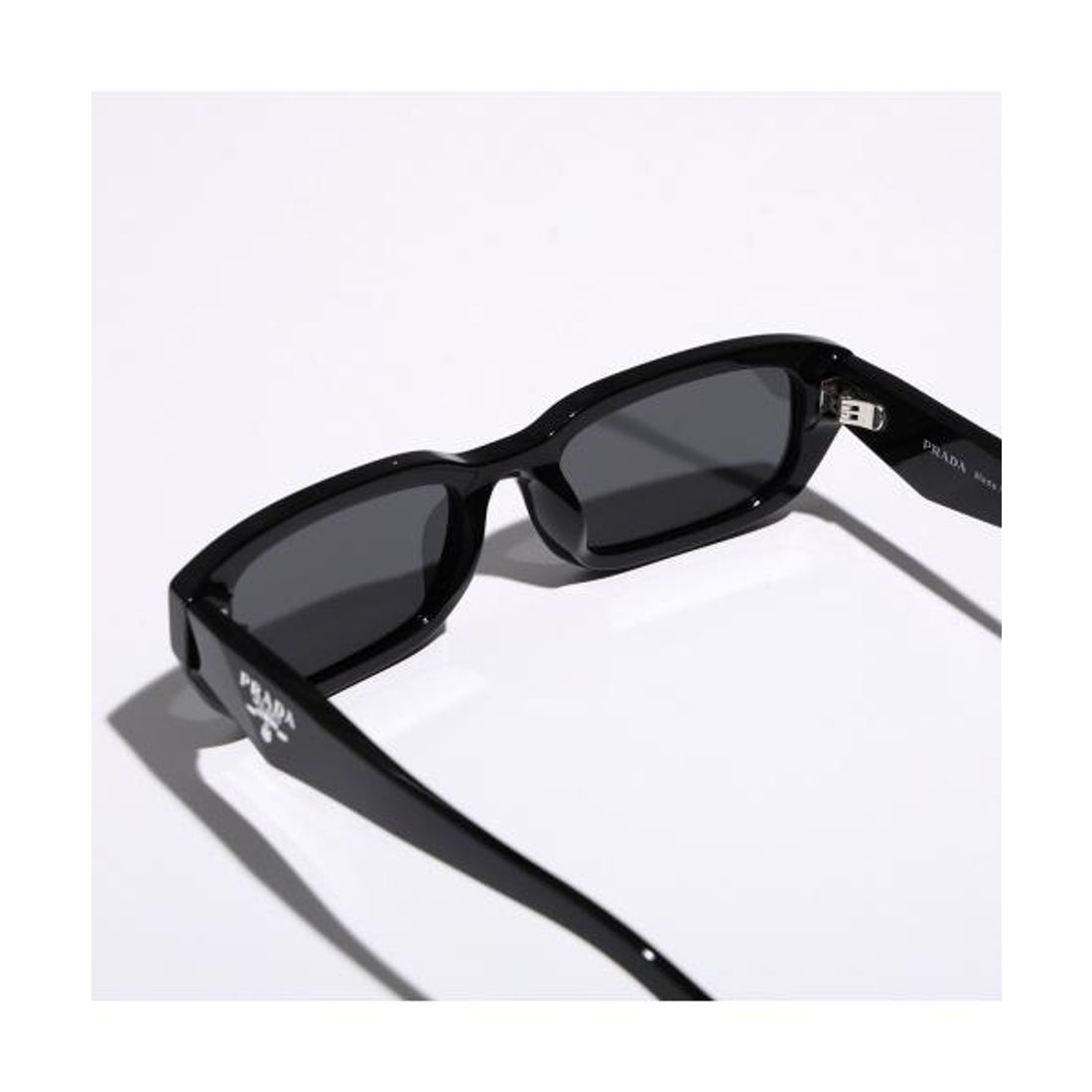 プラダ PRADA PRADA サングラス SPR B06 スクエア型 （16K-08Z/BLACK