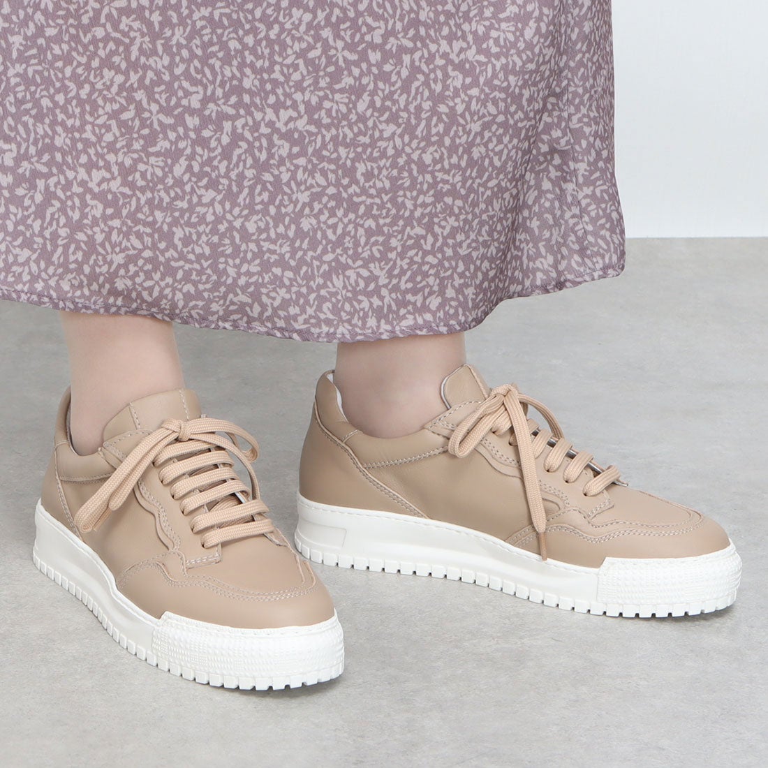 クシェリ QUSHELI ベーシックレザースニーカー （オフホワイト