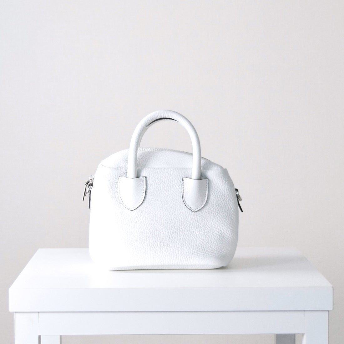 リパーニ RIPANI スクエアレザーミニハンドバッグ （ホワイト