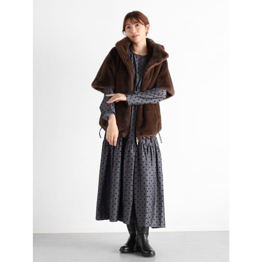 ヴァン Vin ボリュームネックフェイクファーベスト （モカ） -靴