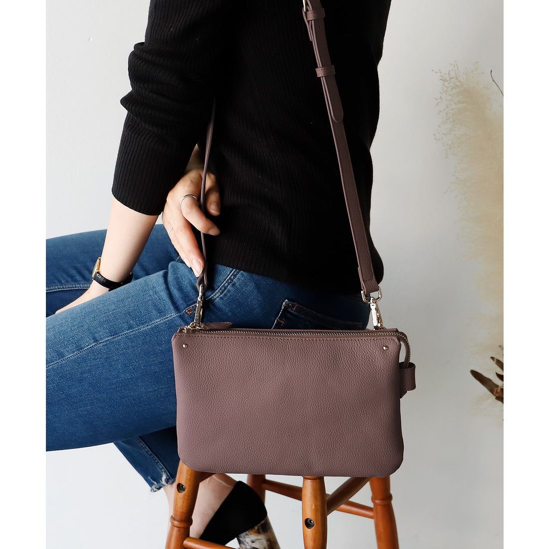 ヴィータフェリーチェ VitaFelice 《長財布収納可能》本牛革ポシェット