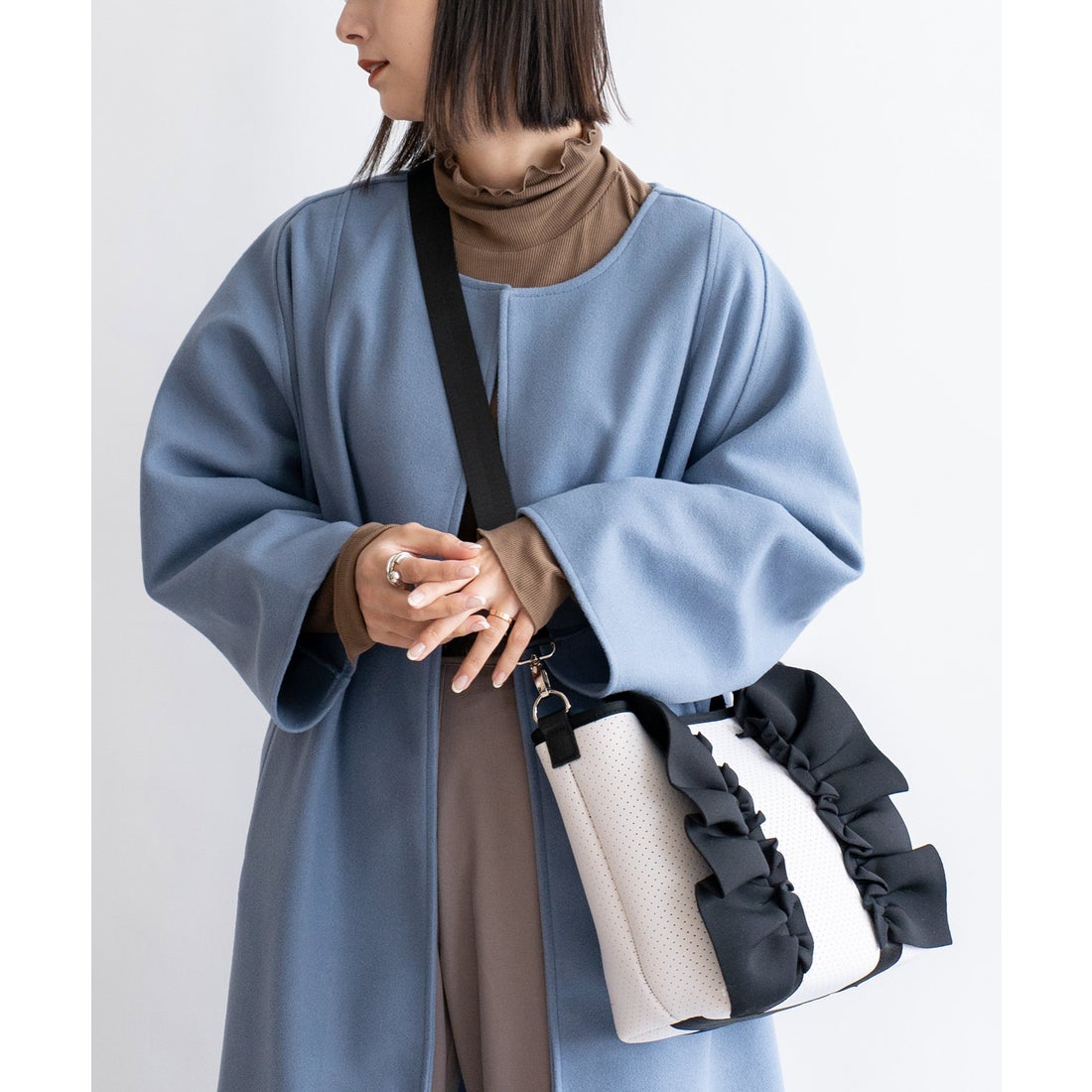 ヴィータフェリーチェ VitaFelice ネオプレーン2wayフリルトートバッグ