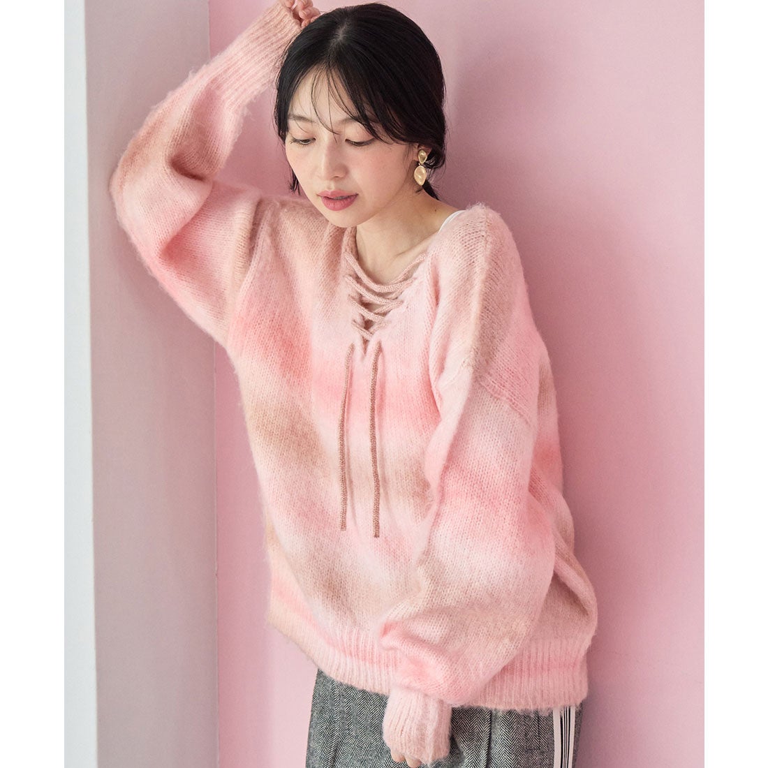 ビス VIS 【前後2WAY】レースアップグラデーションニット （ピンク（63