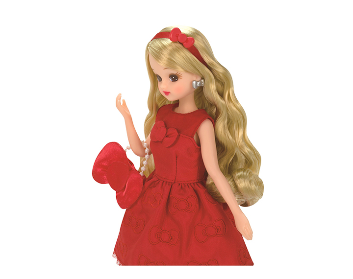 リカちゃんが「ハローキティ」のリボンモチーフでドレスアップ♡ 豪華