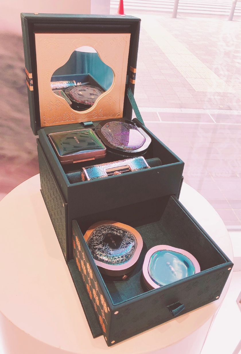 花で美しくなる」がコンセプトの彫刻コスメ♪ 中国コスメ「花西子