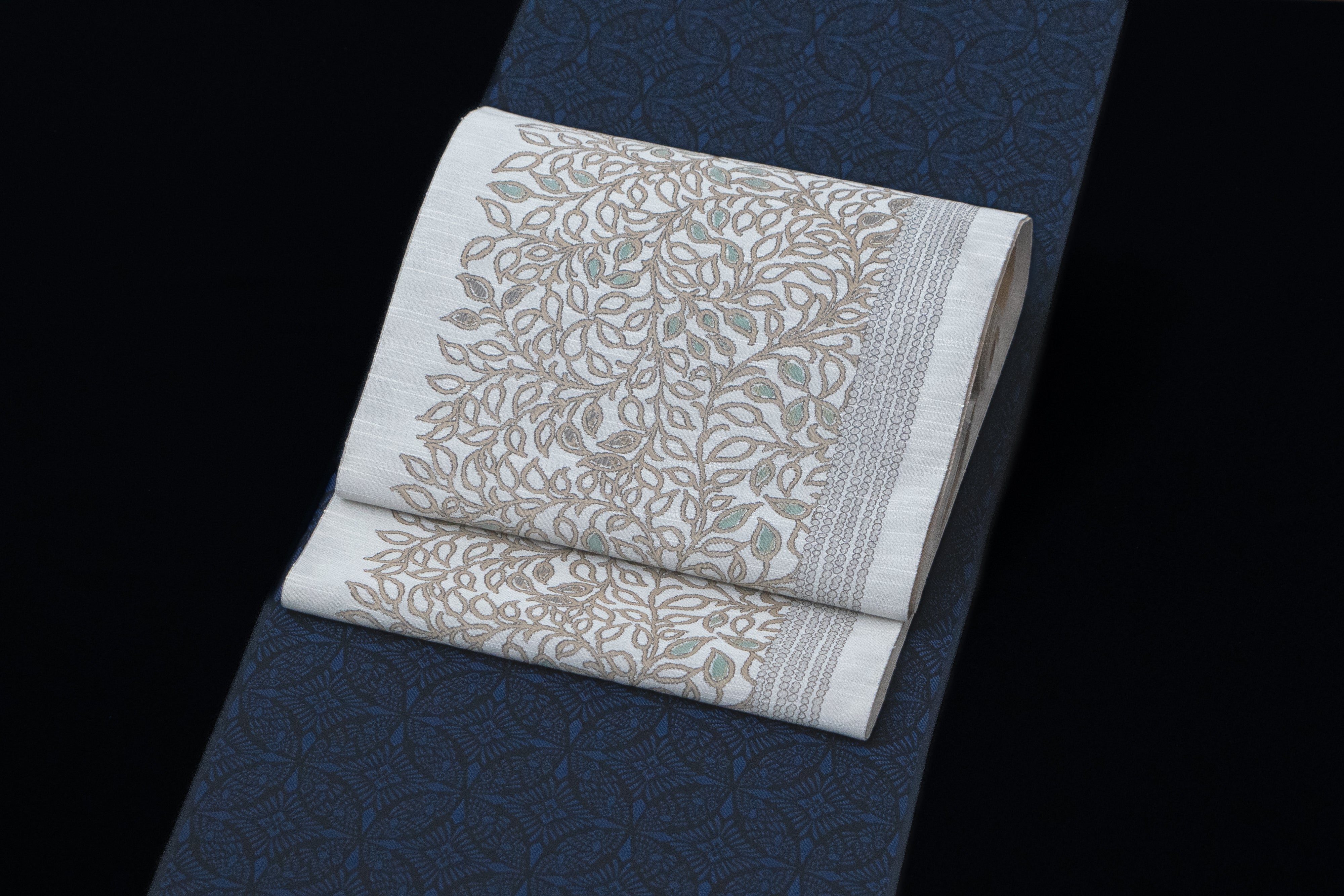 作楽の九寸名古屋帯】献上唐草文/紹巴紬織| 仙福屋宗介