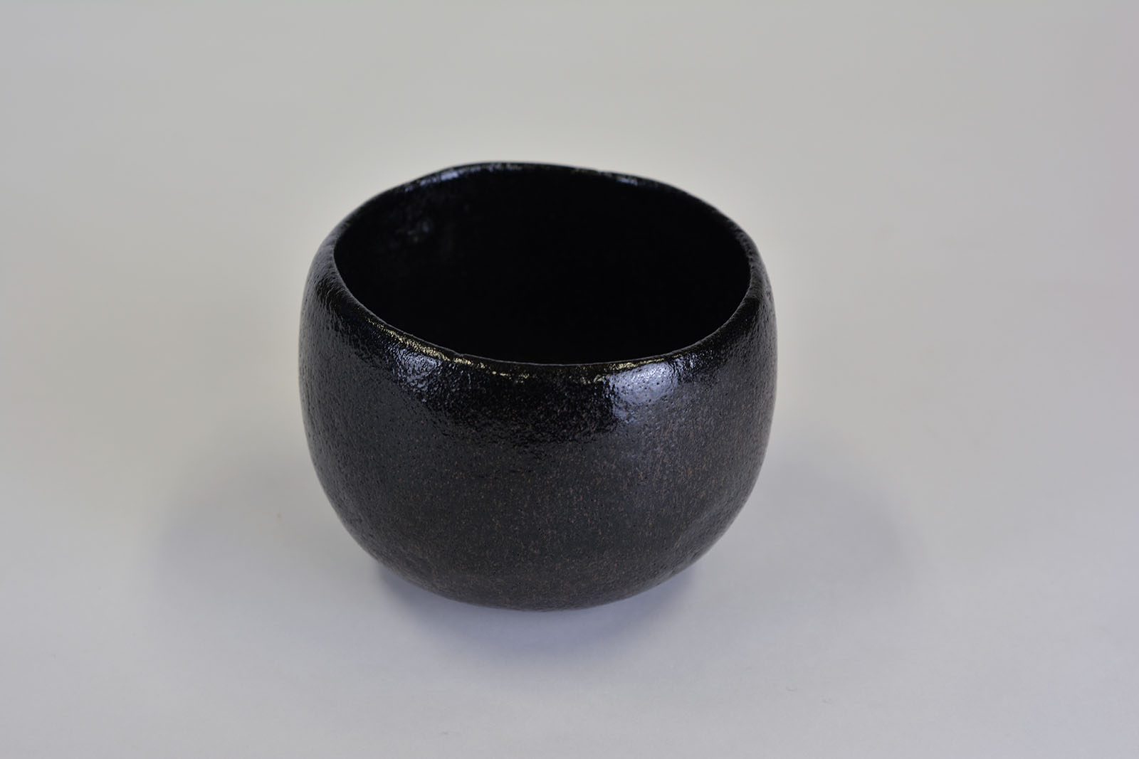 D-IK1053-H14｜池田 退輔｜黒楽茶碗｜本間美術館所蔵作品データベース