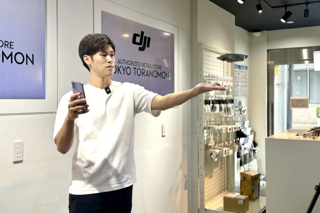 ドローンインストラクターやYouTuberが虎ノ門ストアでDJI Neoを操縦