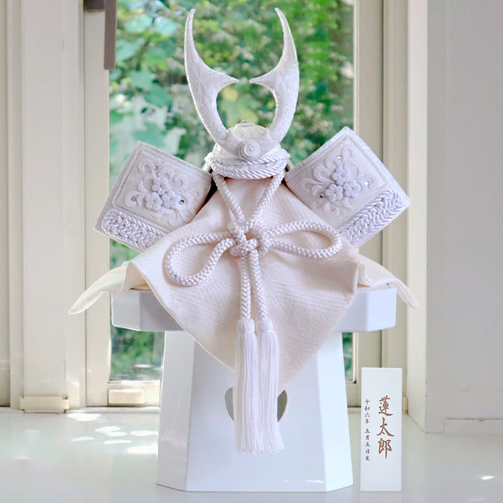 五月人形・兜飾り HAKI（ハキ） プレミアム西陣織シリーズ 白粋｜出産