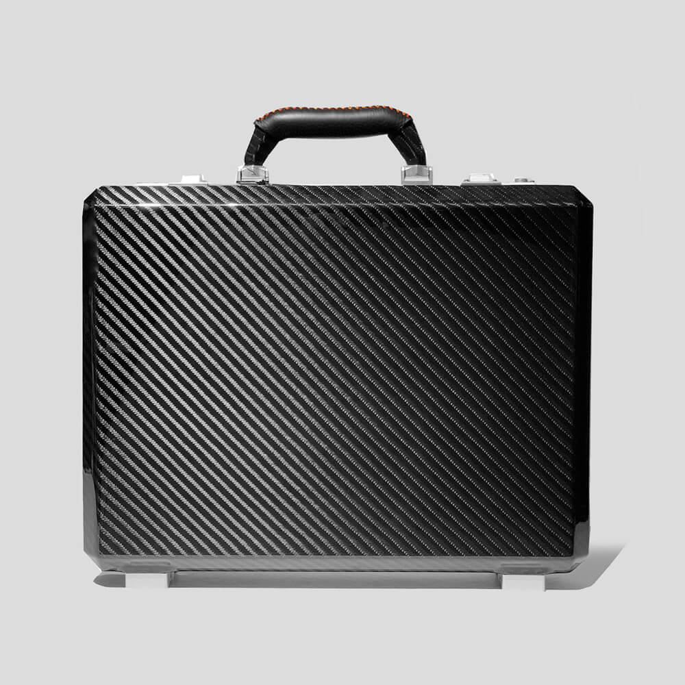 気分は007 / 銀座でカーボンファイバーのアタッシュケースを誂える