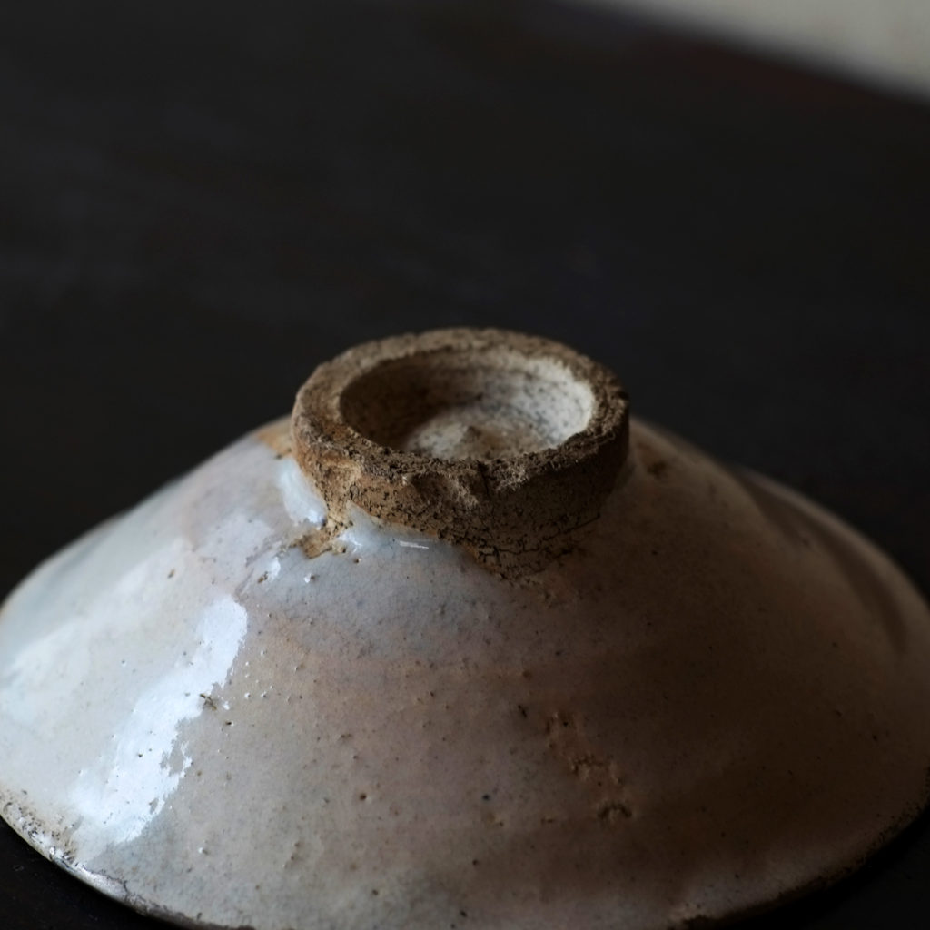 李氏朝鮮 北鮮 白濁釉平茶碗 | 骨董と詩学 Antique & Poetics | 蛇韻律