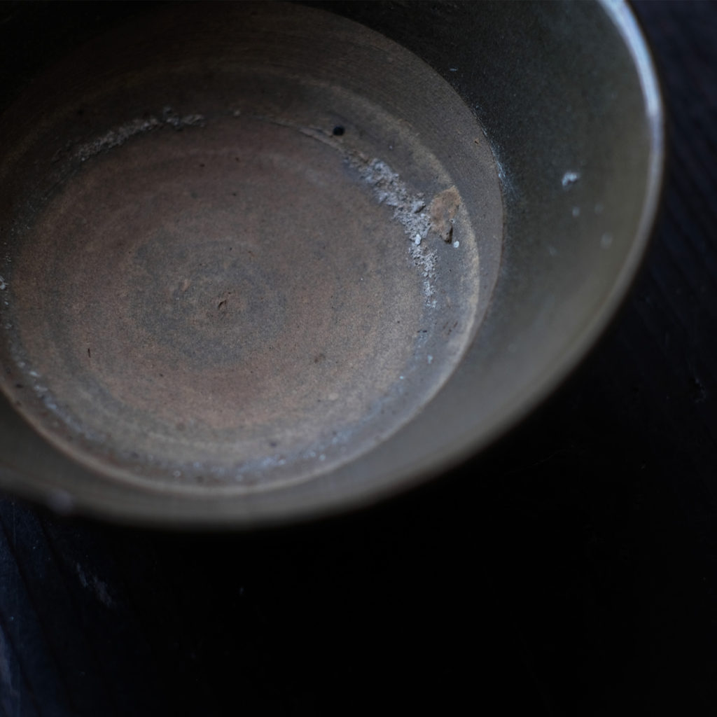 琉球 湧田焼 灰釉碗 | 骨董と詩学 Antique & Poetics | 蛇韻律