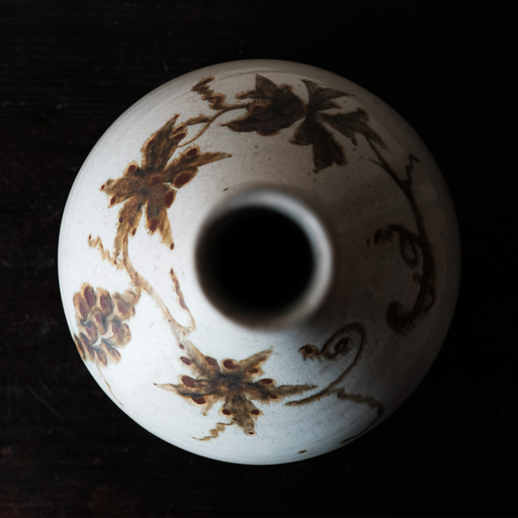 李氏朝鮮 鉄砂葡萄文瓶 | 骨董と詩学 Antique & Poetics | 蛇韻律