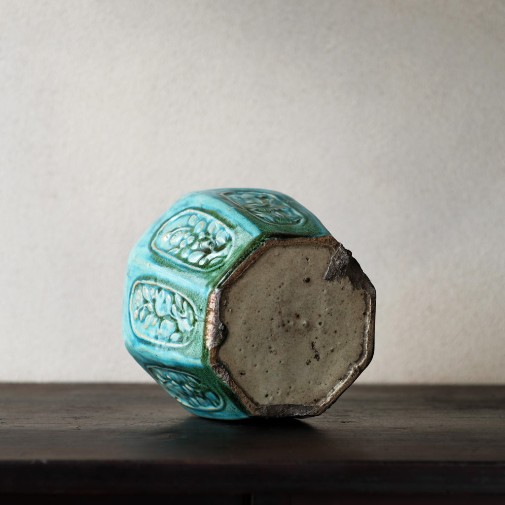 清朝 石湾窯 緑釉陽刻面取壺 | 骨董と詩学 Antique & Poetics | 蛇韻律