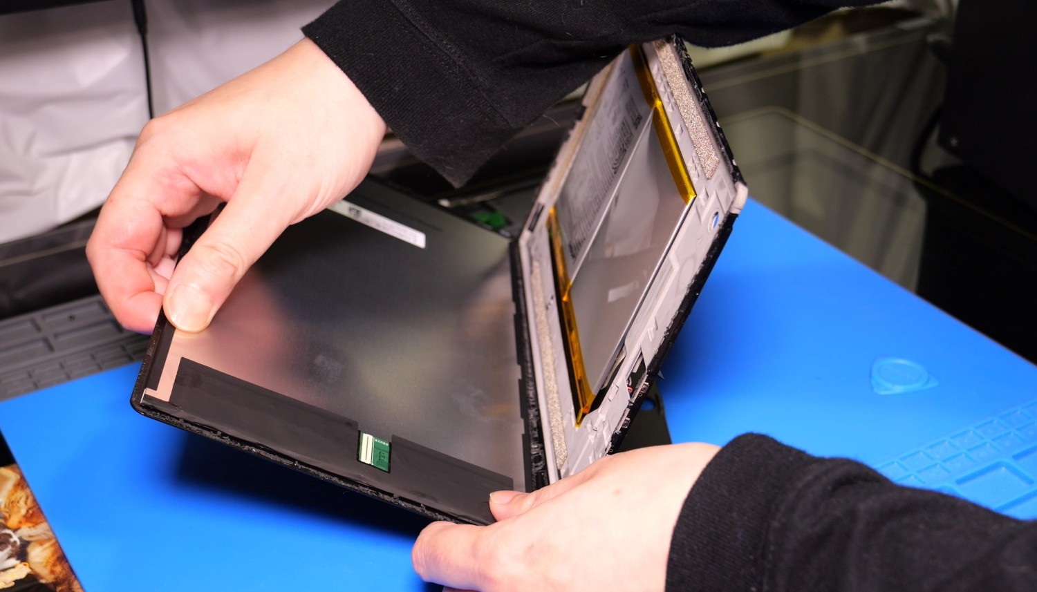 Lenovo】ド素人がタブレットのバッテリー交換を行った結果が酷すぎる