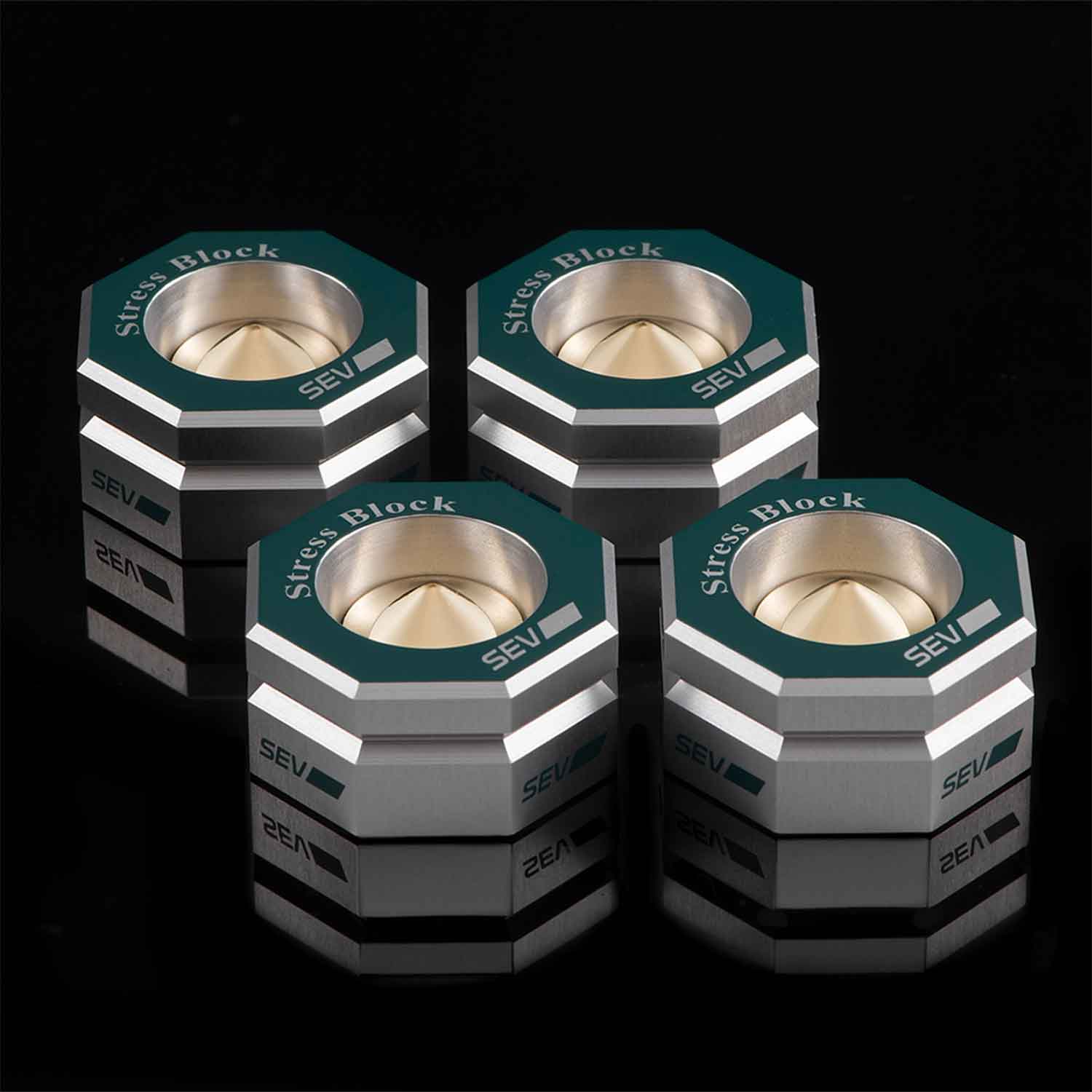 SEVストレスブロック 車内・室内の四隅に配置し快適な移動空間を追求