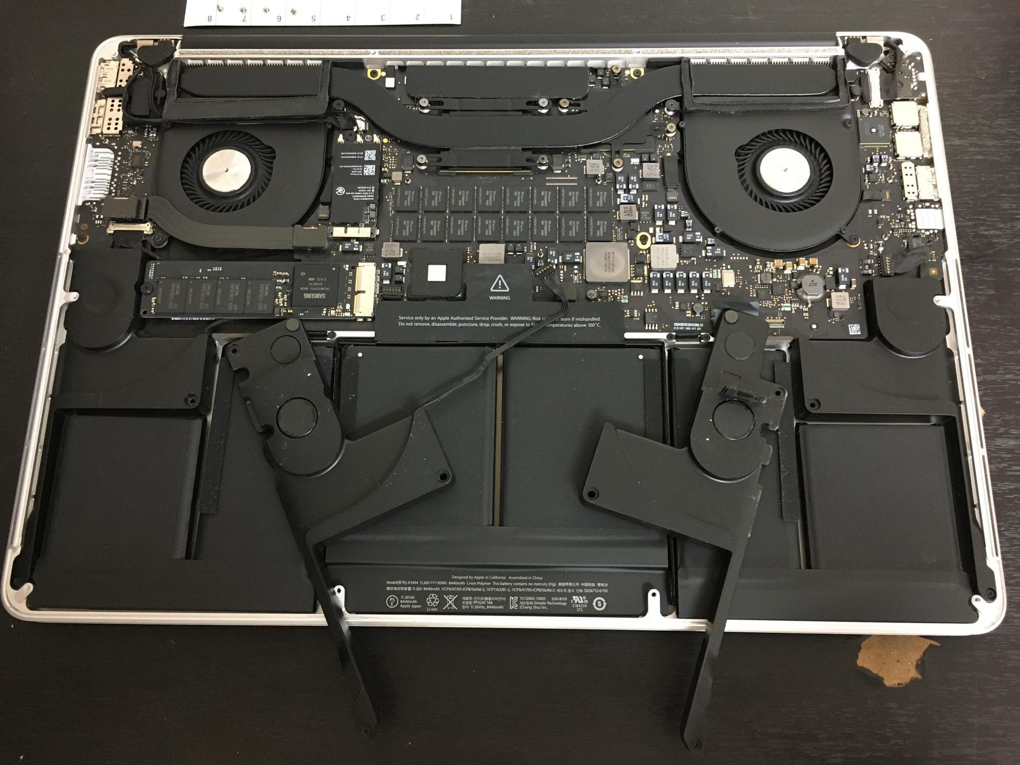 スピーカーが音割れするMacBookProを修理！ - MacBook・iPad・iPhoneの