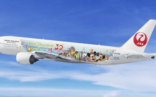 JAL、東京ディズニーリゾート30周年記念タイアップ特別塗装機が就航