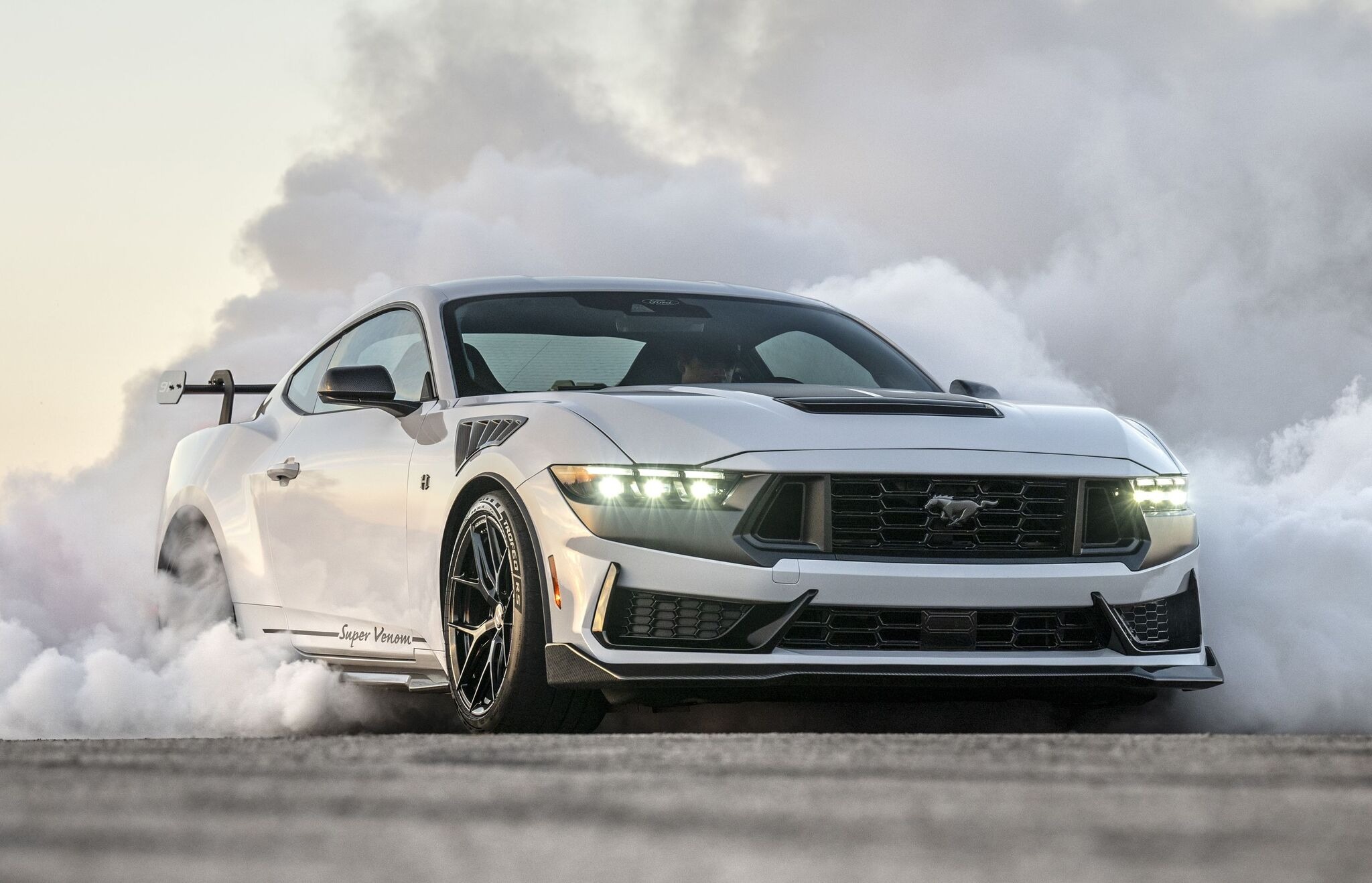 世界最強のマッスルカー」マスタング スーパーベノム発表、850馬力と