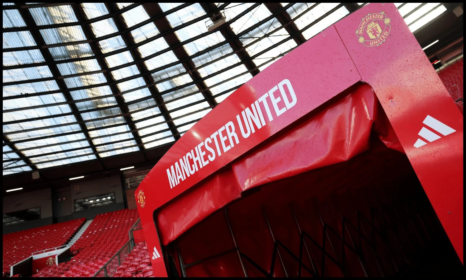 Man Utd star's situation now becoming 'increasingly complicated