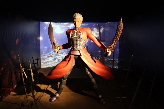 Fate/stay night〔Unlimited Blade Works〕」展はアーチャー視点 男は