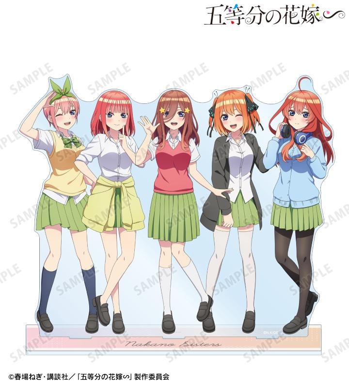 五等分の花嫁∽」一花が四葉になってキメポーズ!? 五つ子が“衣装交換