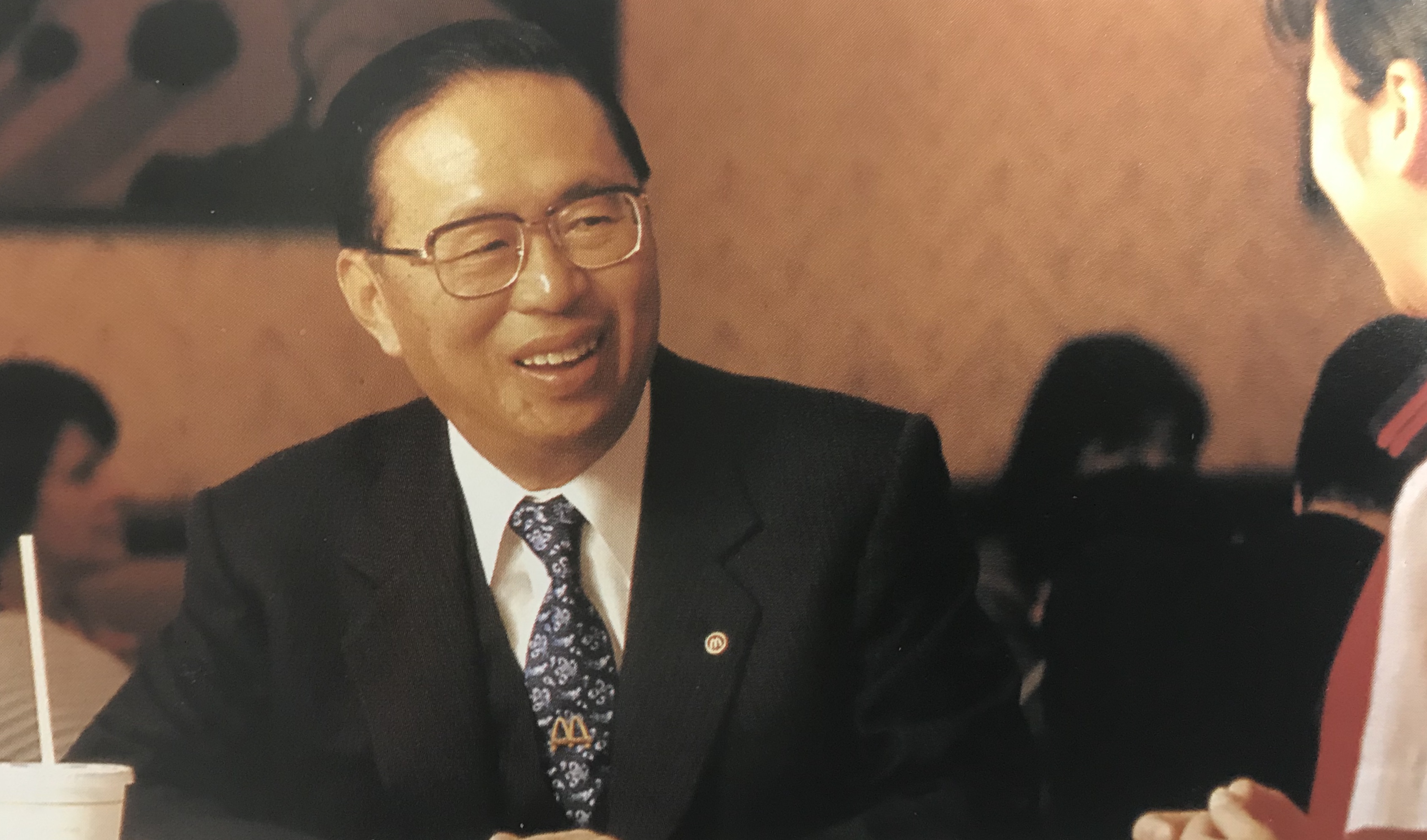 藤田田物語①手垢でボロボロに汚れた一通の「定期預金通帳