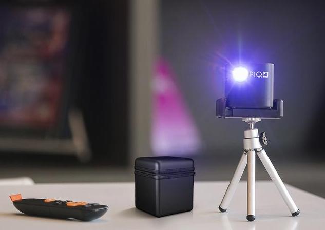 手のひらサイズの映画館。最大240インチ出力の超小型モバイル