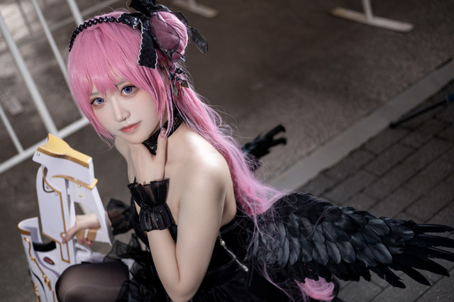 フォロワー約81万の中国美女コスプレイヤー、『NIKKE』ドロシーの