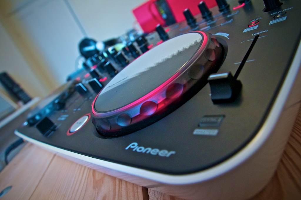 Review: Pioneer DDJ-Ergo - DJ TechTools