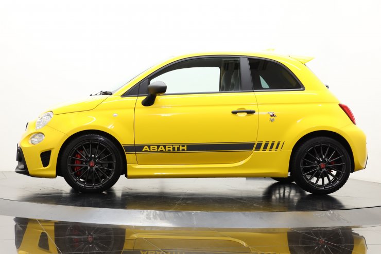 アバルト 595 コンペティツィオーネ 5MT 最終モデル 有償色 ブレンボ