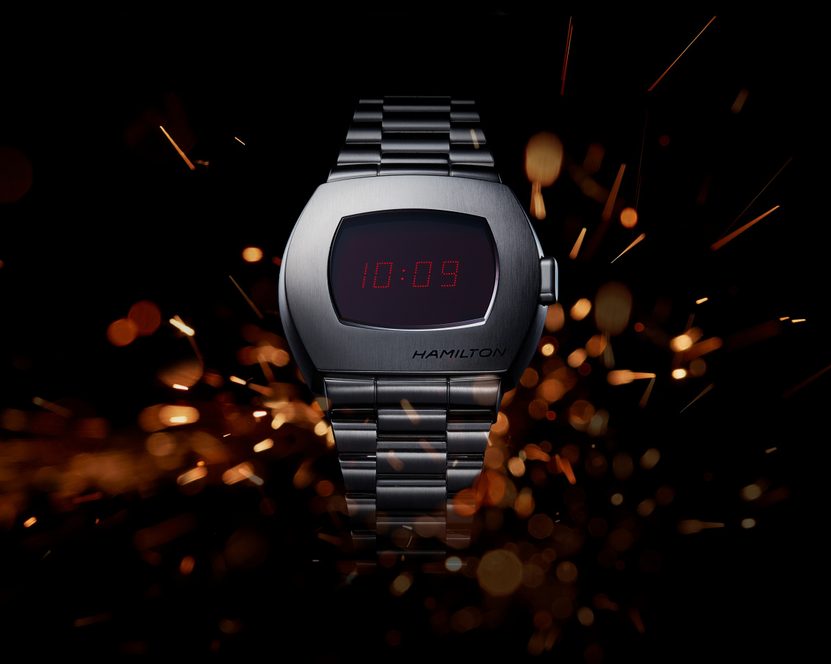 世界初のLED式デジタル腕時計が復刻！ 「ハミルトン PSR」のデザインを