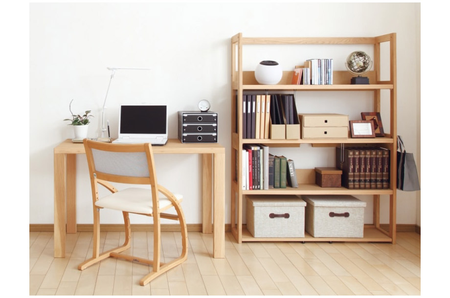 カリモク＞人気のリビング学習にもおすすめ！サイズ豊富な学習机
