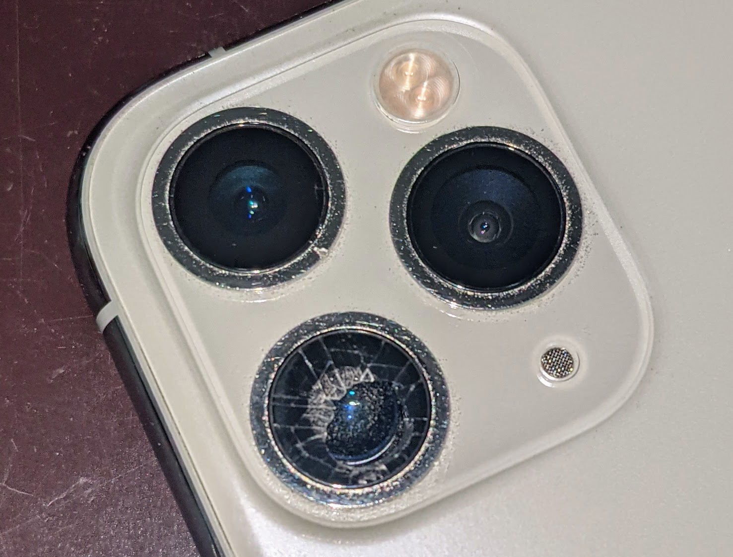 iPhone12・13シリーズのカメラ割れ スキルワンなら即日修理可能