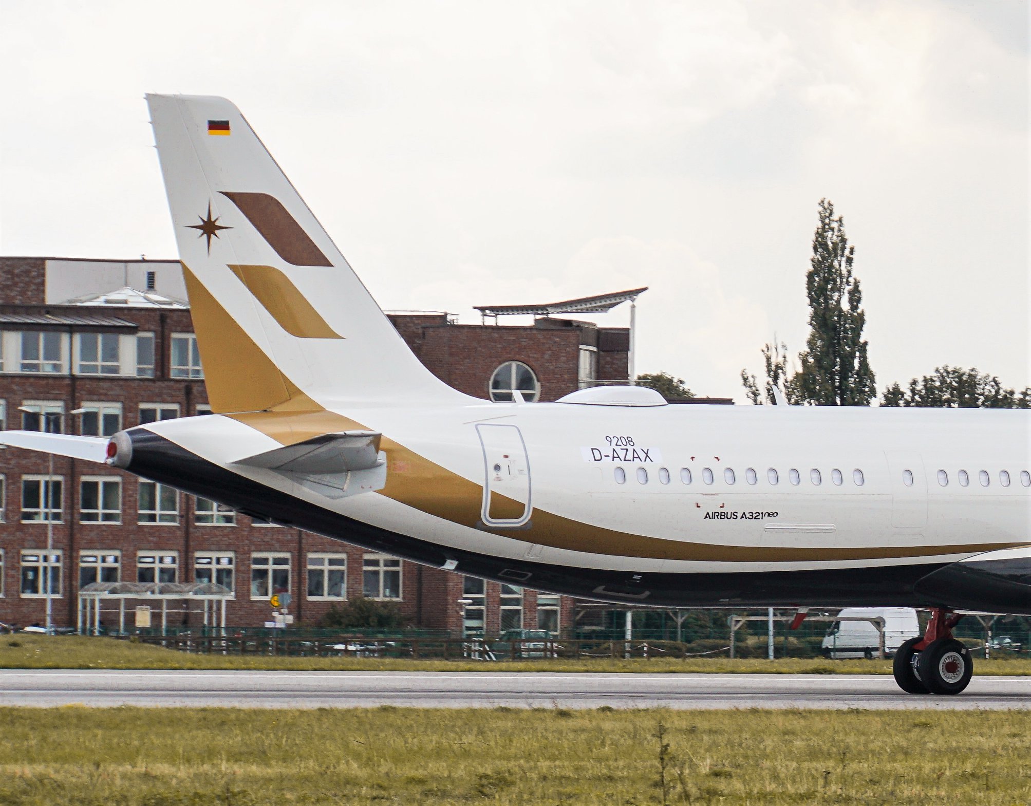 スターラックス航空、A321neo初号機の塗装完了を発表 | sky-budget