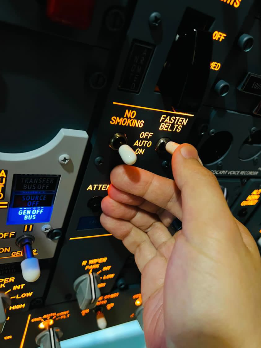 飛行機のシートベルトサインについて！！ - Skyart JAPAN