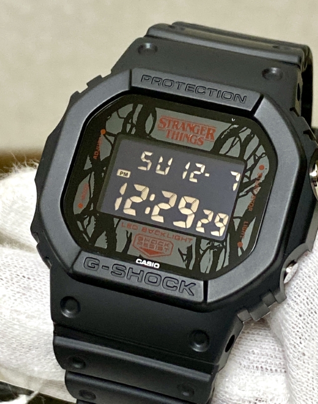 見てご覧これが、おじさんの【G-SHOCK DW-5600STT-1JR】ストレンジャー