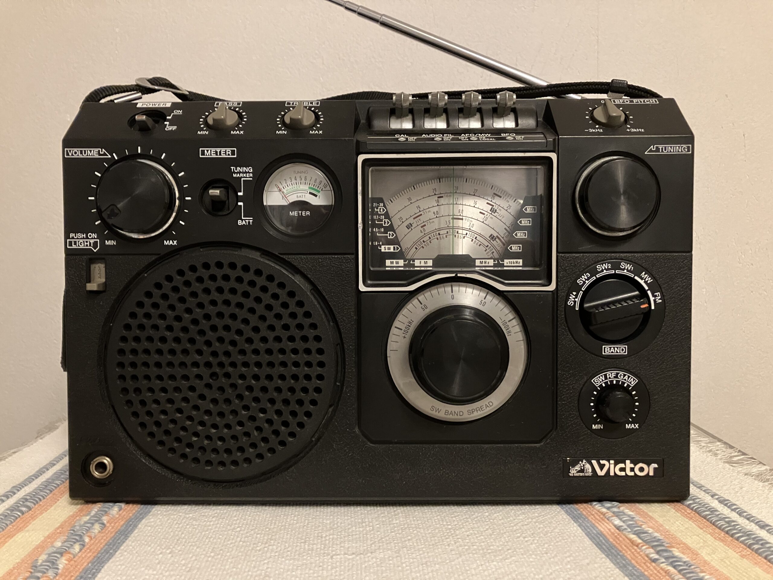 ビクター FR-6600 – 登場が遅すぎたアナログ式周波数直読BCLラジオ