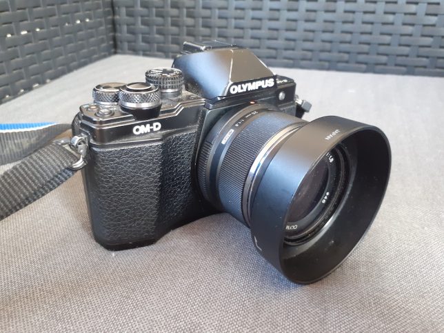 小さいのに高性能】旅にオススメのカメラとレンズを紹介！【Olympus