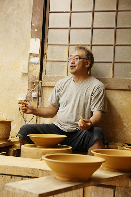 山あいの小さな集落で300年以上続く“世界一の民陶”小鹿田焼の今 – 職人圖鑑