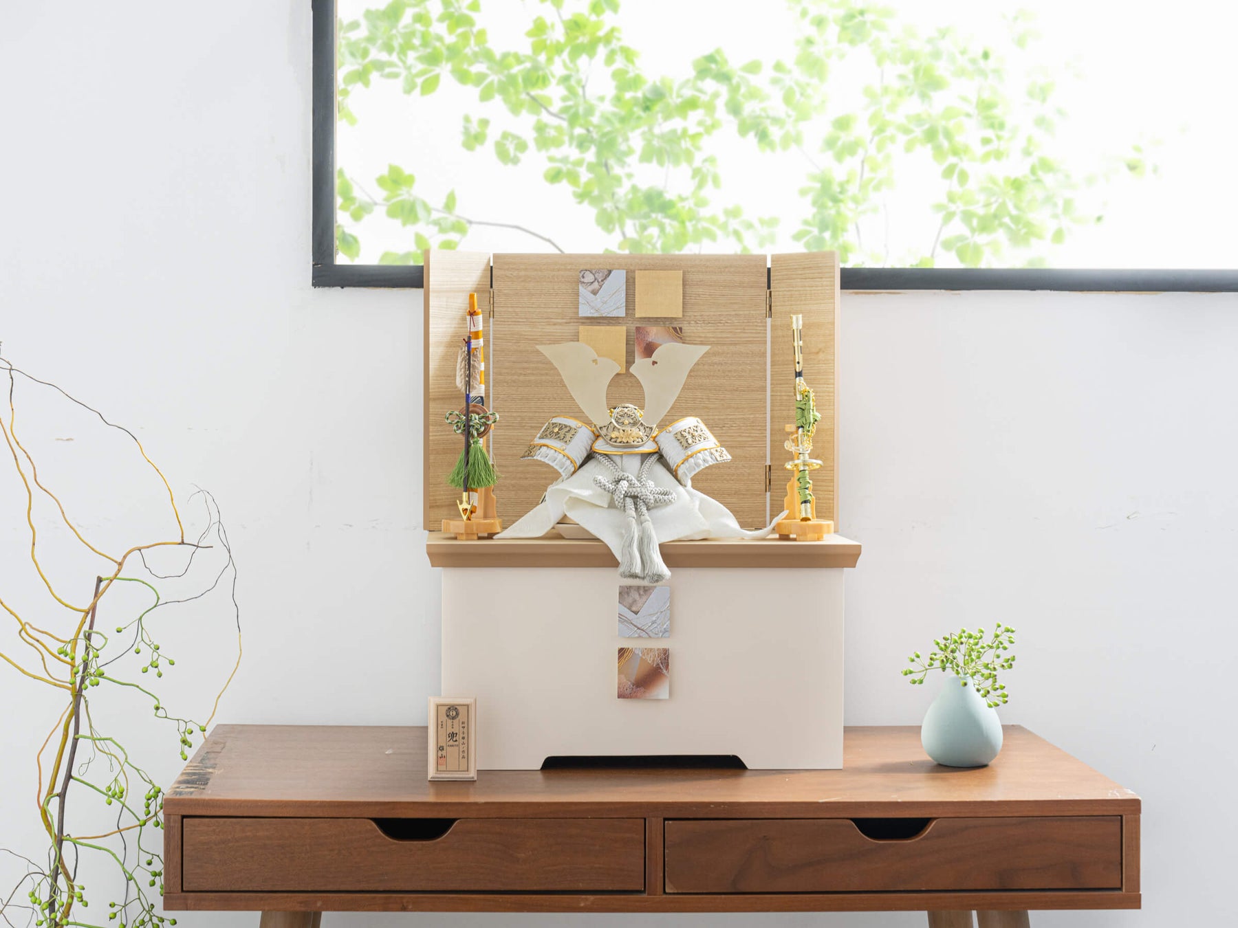 綾野収納飾り ナチュラル 白 8号 桜シルバー｜端午の節句 五月人形 兜