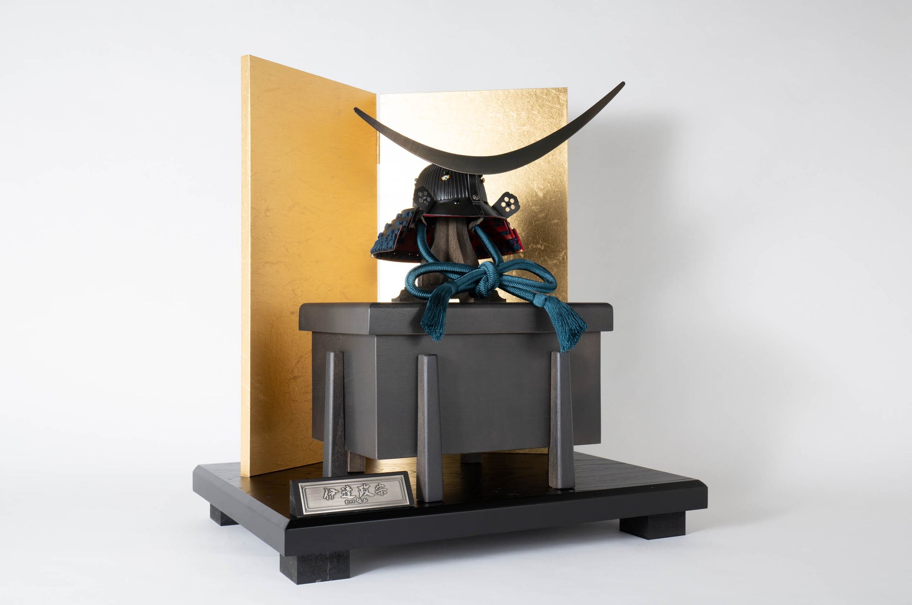 漆黒兜飾り 三分の一 雄山作 伊達政宗｜端午の節句 五月人形 兜