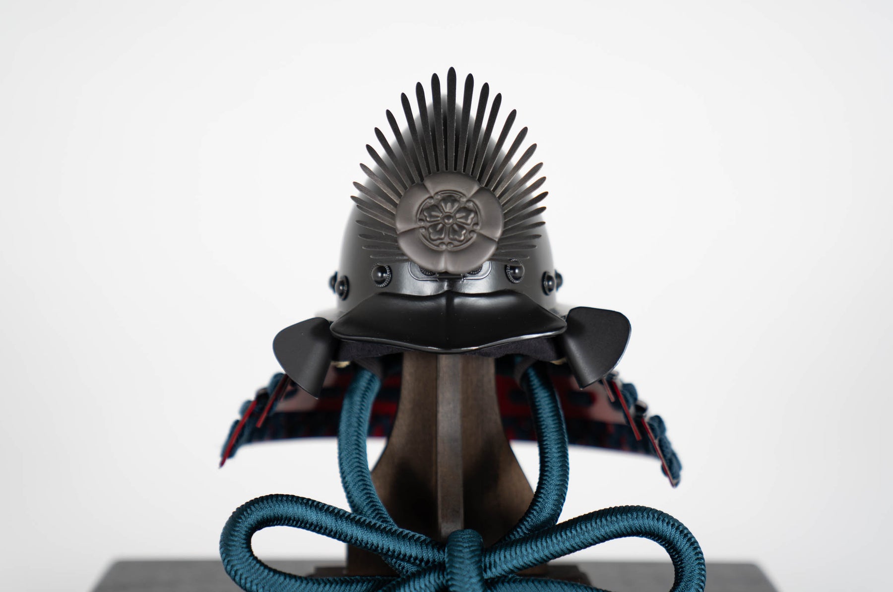 漆黒兜飾り 三分の一 雄山作 織田信長｜端午の節句 五月人形 兜