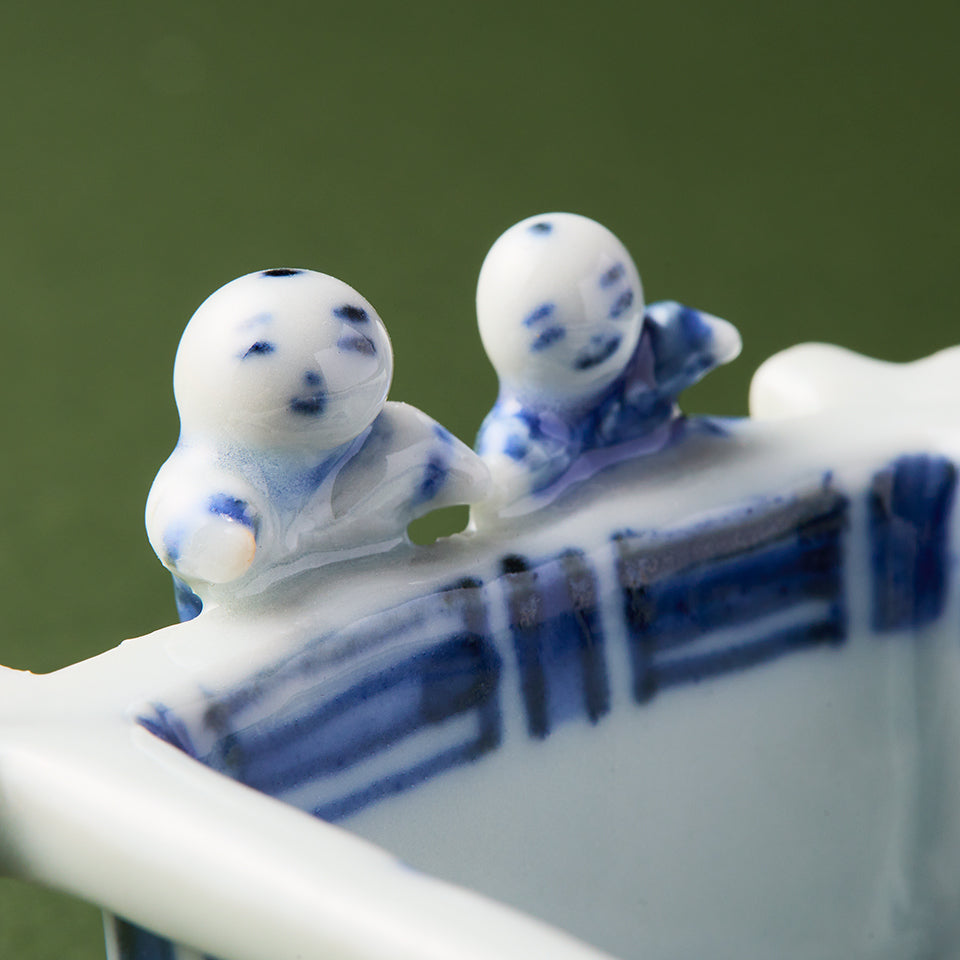 新道工房 染付 唐子井戸覗き猪口 [16]｜Discover Japan 公式オンライン