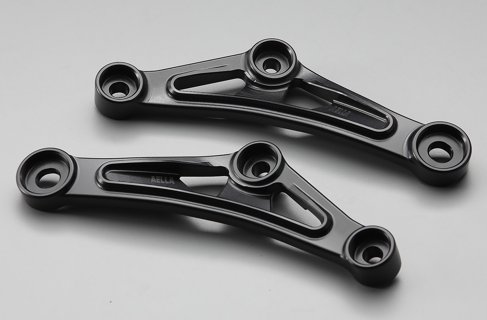 エンジンハンガー・ロア in VibraTech (Kawasaki Z900RS) | AELLA