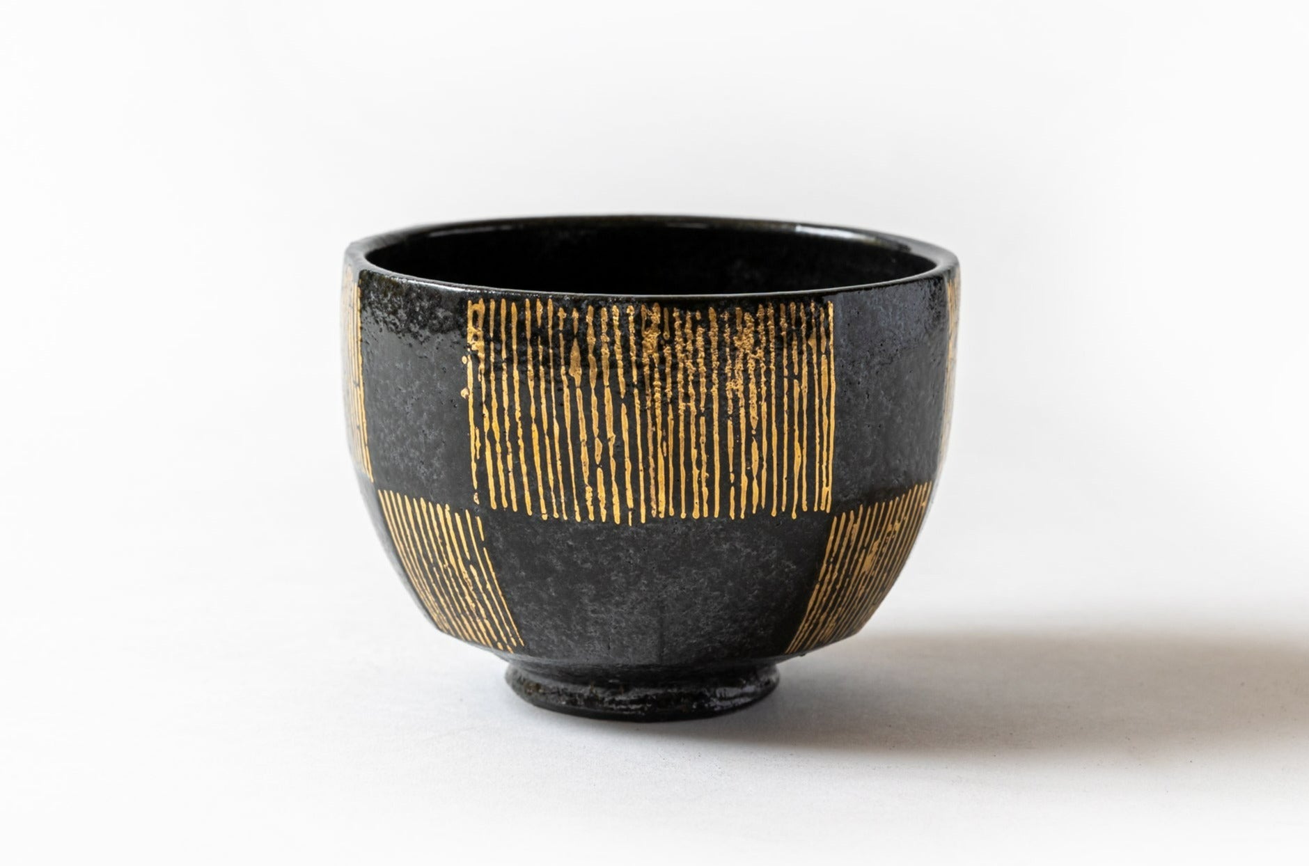 萩黒彩面取金彩茶碗 | artrip山口