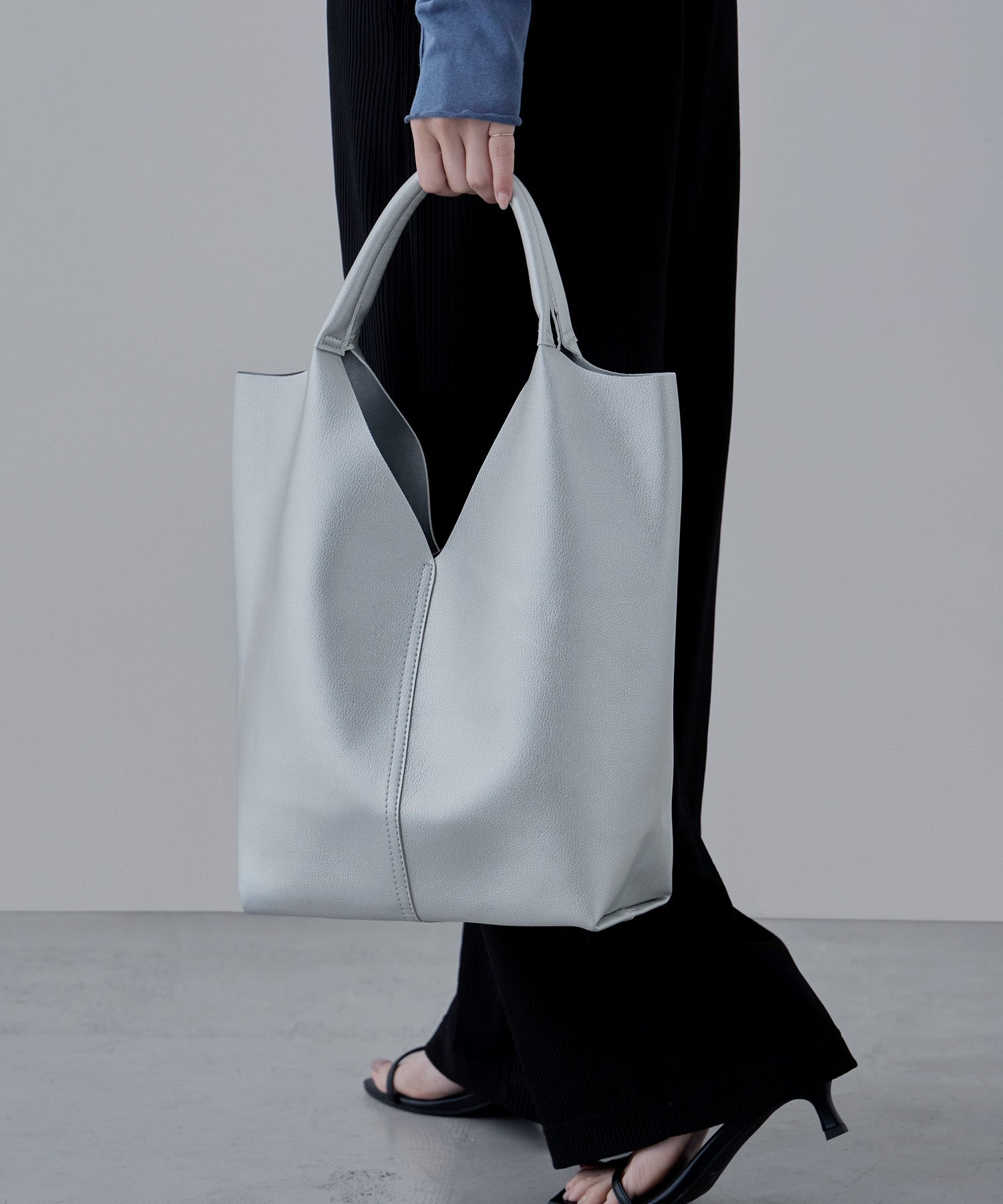 Vカットシンセティックレザートートバッグ｜トートバッグ - etoll.